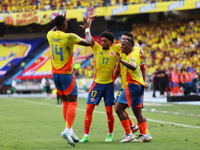 Vắng Messi, Argentina gục ngã trước "đòn thù" Colombia- Ảnh 2.